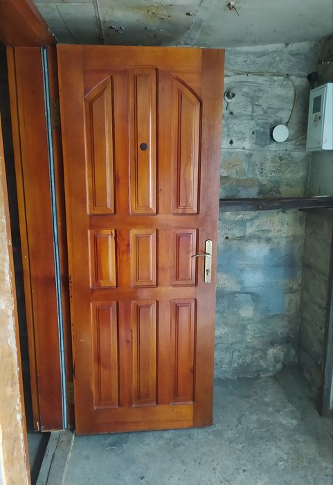 Двери деревянные входные