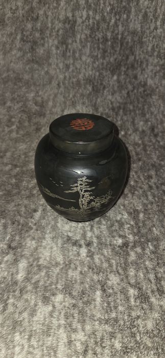 Pudełko z laki wazon pojemnik