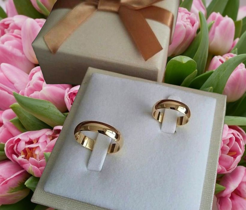 Para klasycznych złotych ślubnych OBRĄCZEK