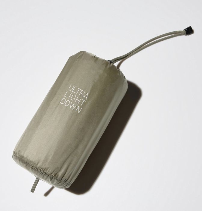 Пухова жилетка uniqlo ultra light down vest, яка складається в мішечок