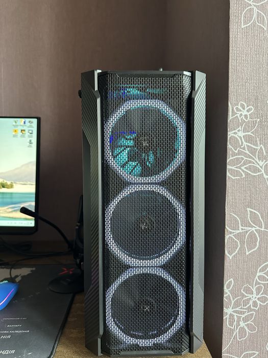 Продам ігровий комʼютер , стіл , крісло , мишку , клавіатуру