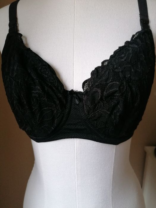 Biustonosz firmy Change