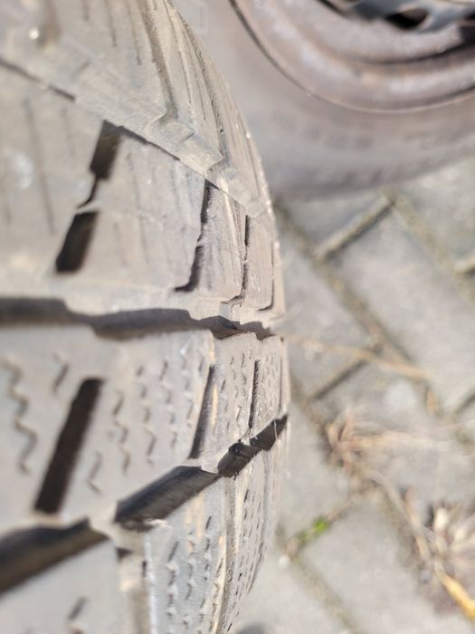 Komplet kół zimowych Toyota Yaris z czujnikami ciśnienia