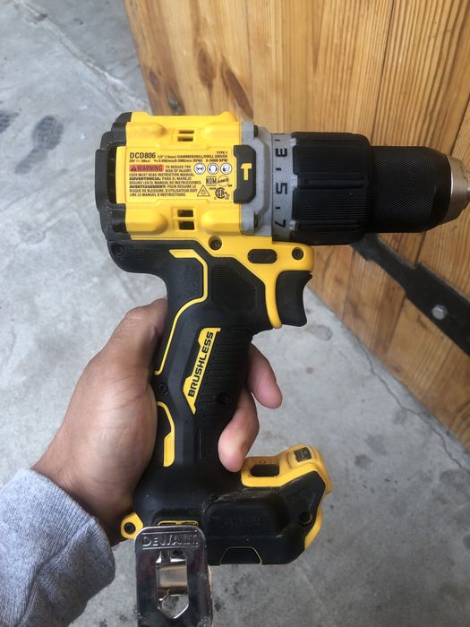 Шуруповерт DCD 806
