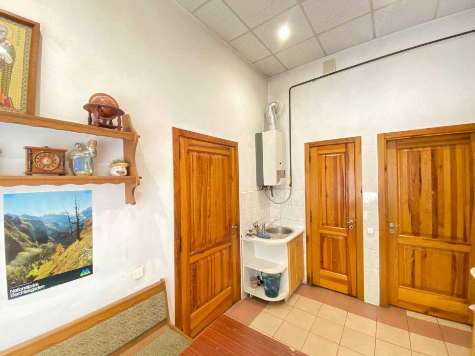 Здається в оренду офісне приміщення в центрі міста з окремим входом