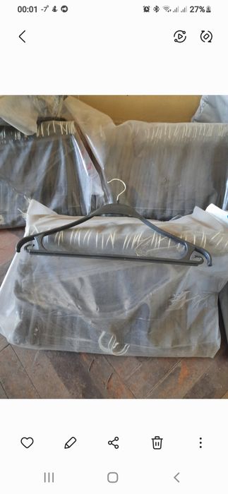 Вішак,тремпель для одягу.