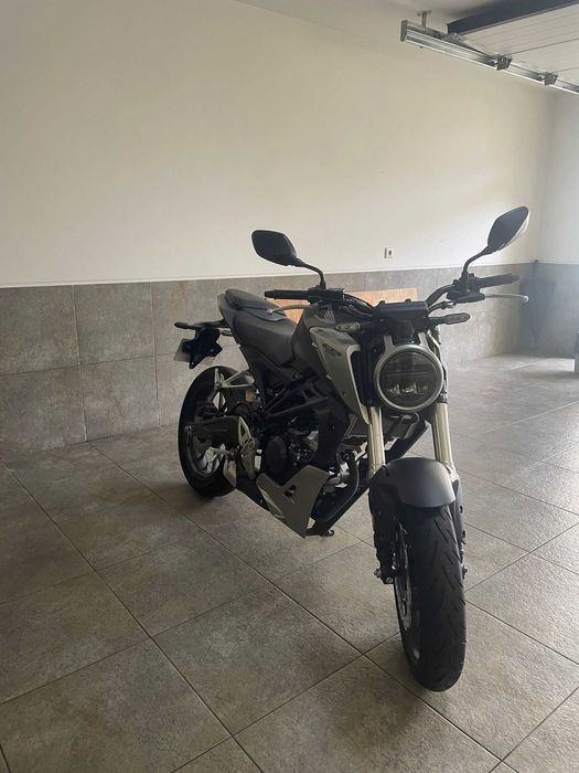 Honda CB125R - Apenas 5.400km - Estado Irrepreensível