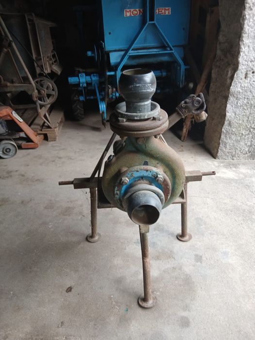 Bomba de água para trator