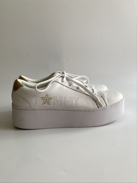 Białe skórzane sneakersy na platformie Tommy Hilfiger rozmiar 39