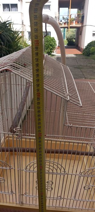 Gaiola clássica com pé