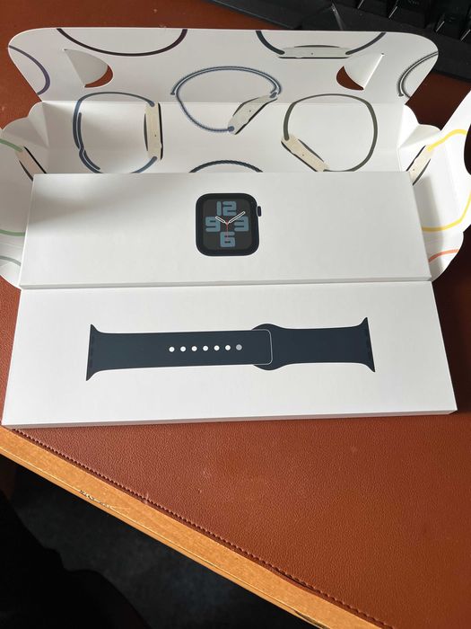 Apple Watch SE 2 gen. 44 mm Północ (Midnight) + Pełny zestaw (Pudełko, Ładowarka)