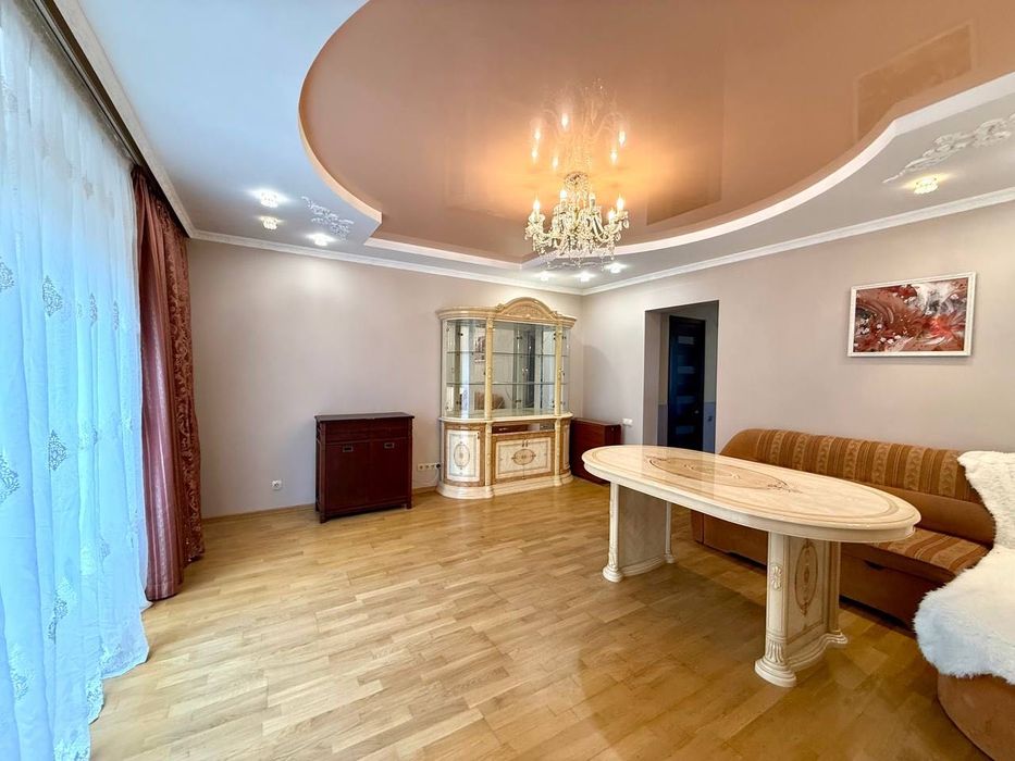 Оренда сучасного котеджу у Львові — вул. Рядова, Сихівський район