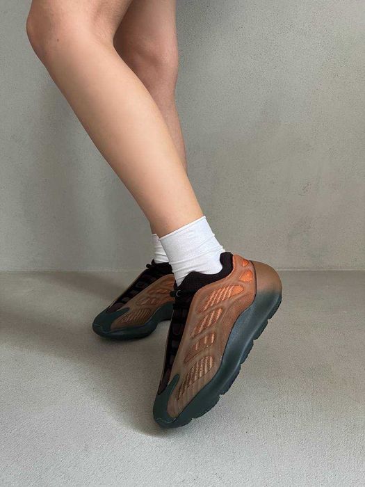 Yeezy 700 Fade / Buty