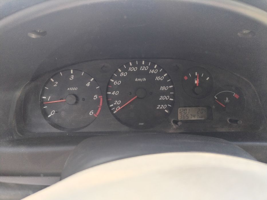 Nissan almera comercial