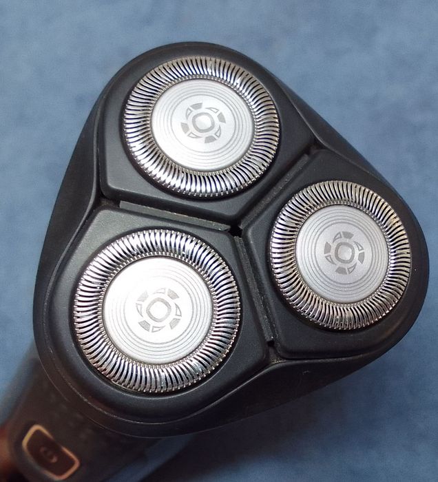 Электро бритва Philips series 1000
