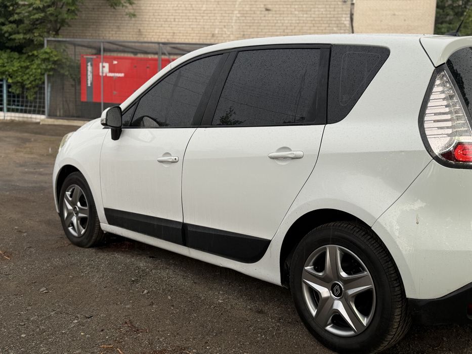RENAULT MEGANE SCENIC  2012 р.в, рест к9к на механ-6