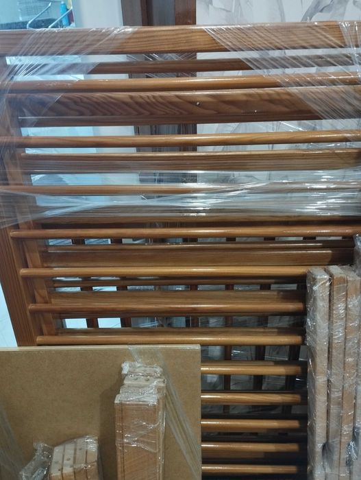 Vendo cama de madeira com colchão e muda fralda