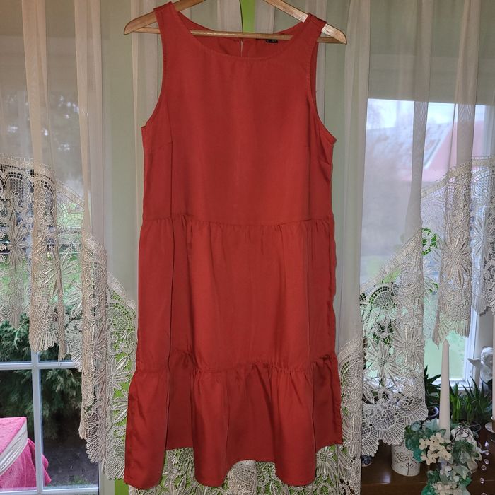 Sukienka czerwona r.38 zwiewna
