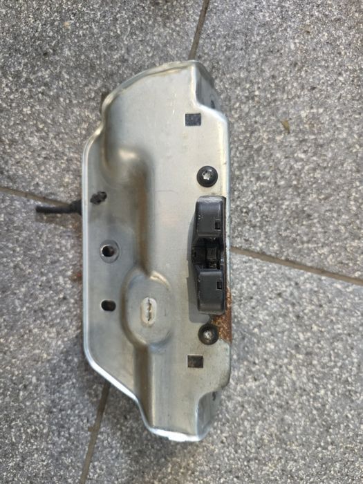 Peugeot 807 Citroen C8 Zamek klapy Bagażnika tył