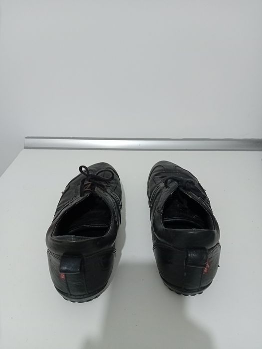 Sapatos Levis semi novos