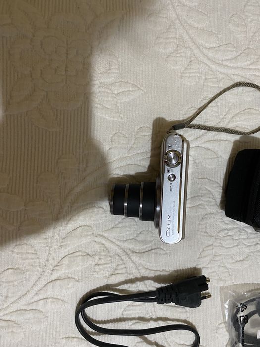 Maquina Casio Exilim 12.1 mega pixels