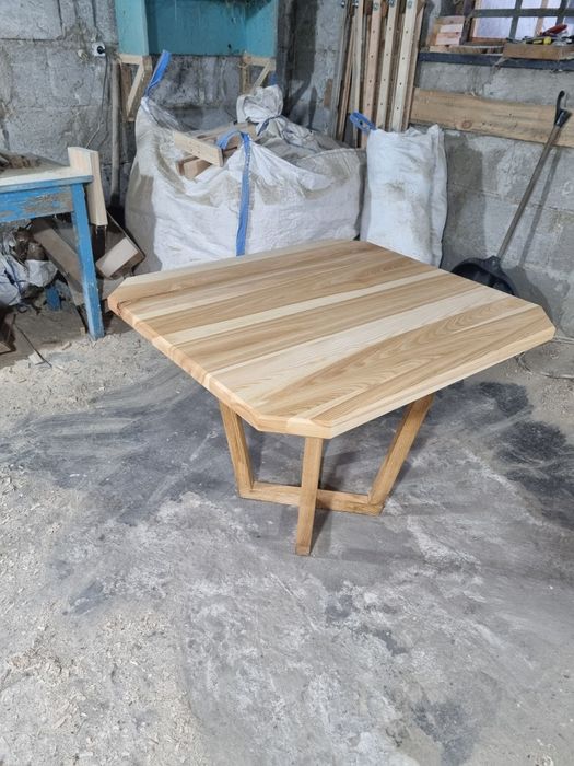 Стіл з масиву ясена