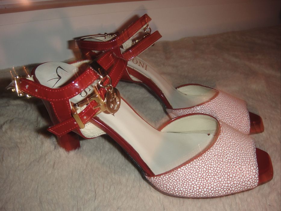 Eleganckie Czerwone Sandałki Visconi