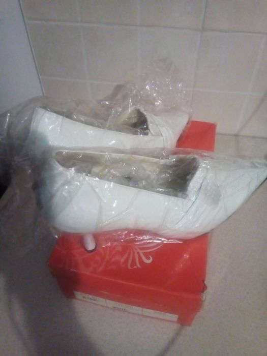 150грн.Новые.24см.Свадебные туфли.Белые туфли.38р.Білі жіночі мешти.