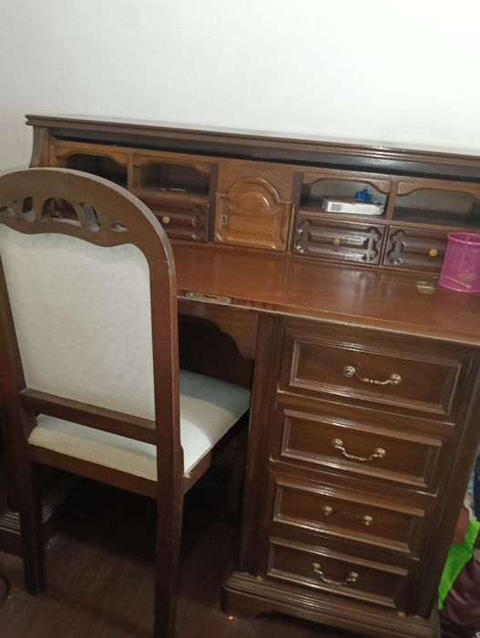 Vende-se mobília em Carvalho