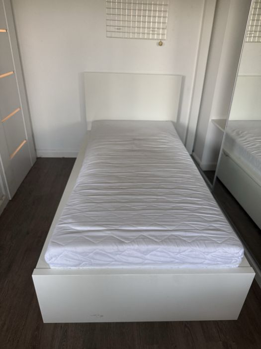 Łóżko młodzieżowe z materacem