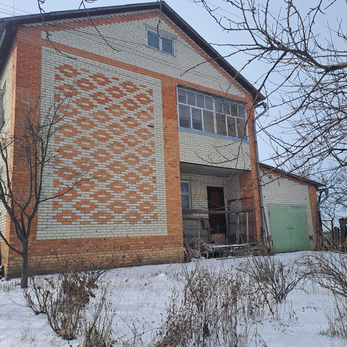 Будинок з земельною ділянкою с. Сад