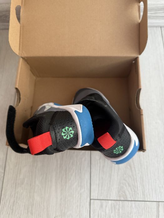 Продам оригінальні кросівки Nike дитячі