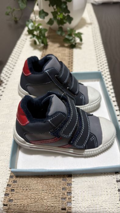 Calçado infantil número 25