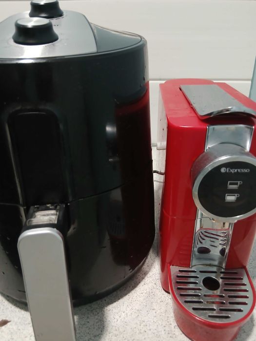 Air fryer e Máquina de café, em Bom estado 30 os dois