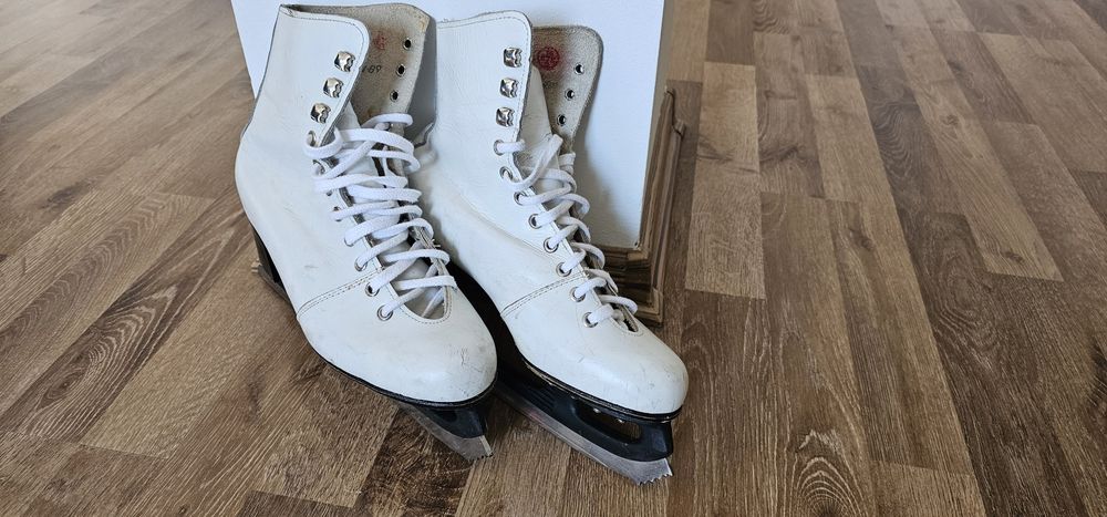 Łyżwy figurowe dziewczęce, damskie 24,5cm