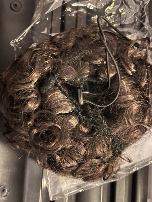 Extensão/aplique de cabelo castanho encarocolado