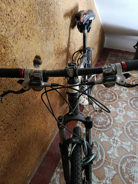 Bicicleta BTT suspenção total