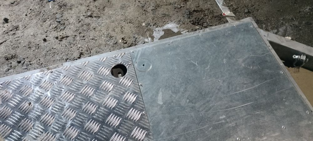 Atrelado para motos motocross. Ou outras com suspensão e amortecedores