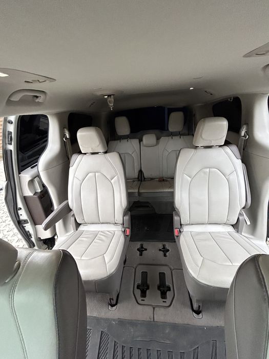 Wynajem Chrysler Pacifica 8 osobwa