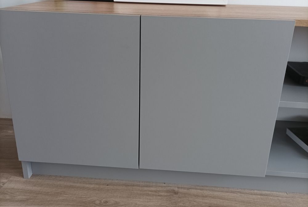 Szafka RTV kolor szary, blat płyta w kolorze dębu