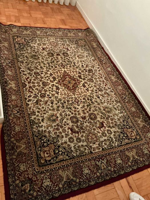Carpete / Tapete / Alcatifa com padrão oriental / persa