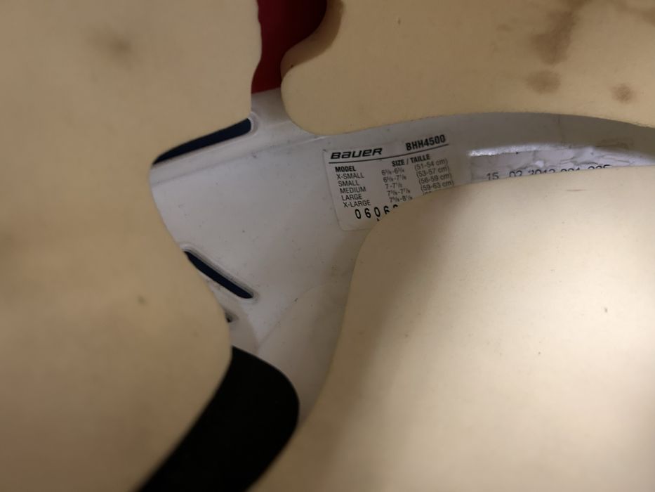 Прдам хокейний шолом