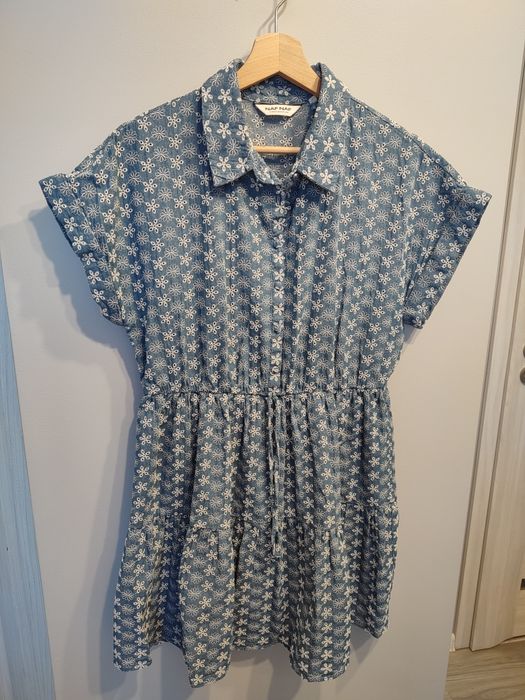 Sukienka z lyocellu marki NAF NAF