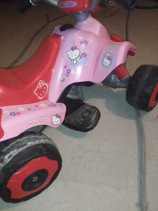 Moto Quatro a bateria para criança dos 2 até aos +4 anos.