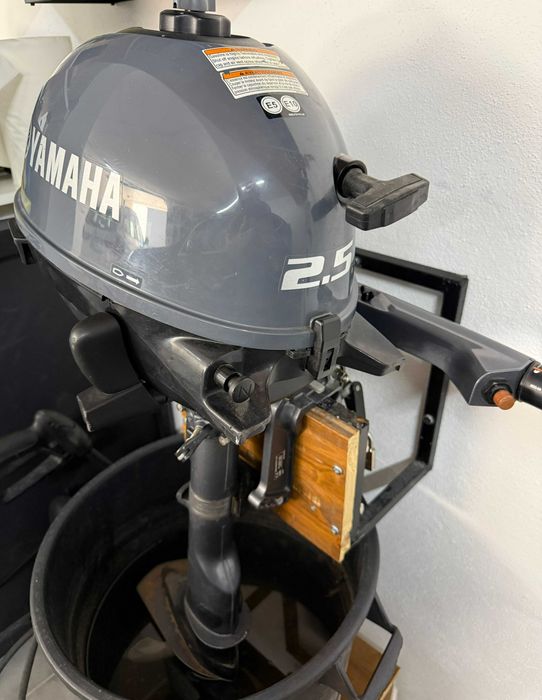 Barco pneumático YAM 240 AIR com motor Yamaha 2.5HP