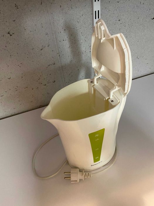 Czajnik elektryczny przewodowy Selecline 1.7L Biały