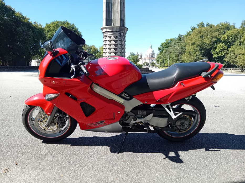 Magnífica Honda VFR 800 Fi