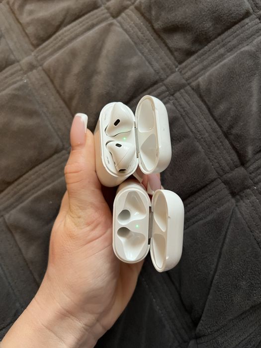AirPods 2 оринінал плюс кейс запасний