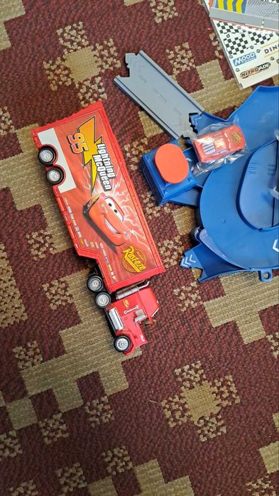 Игра - трек  детская, Piston Cup Speedway фирмы DISNEY США НОВАЯ