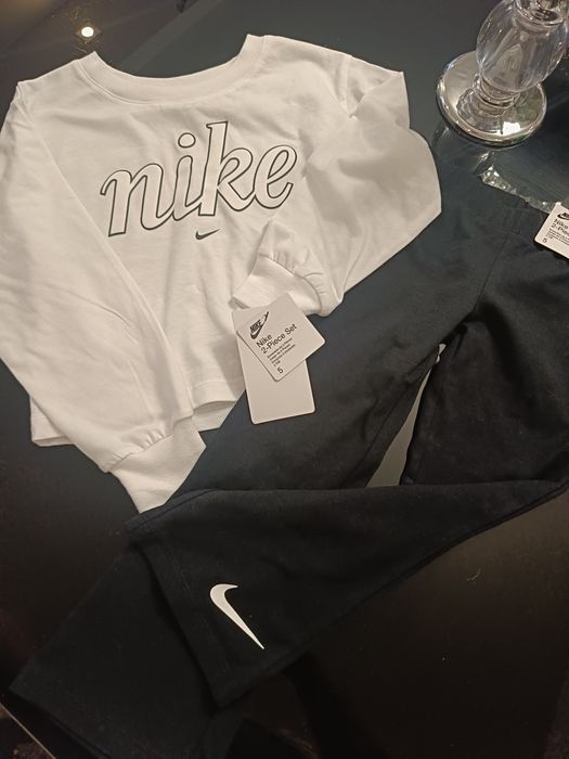 Nike komplet biało czarny spodnie dzwony i koszulka nowe 110 Mikołaj